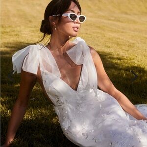 Selfie Leslie Chantilly Tied Shoulder Maxi Dress White